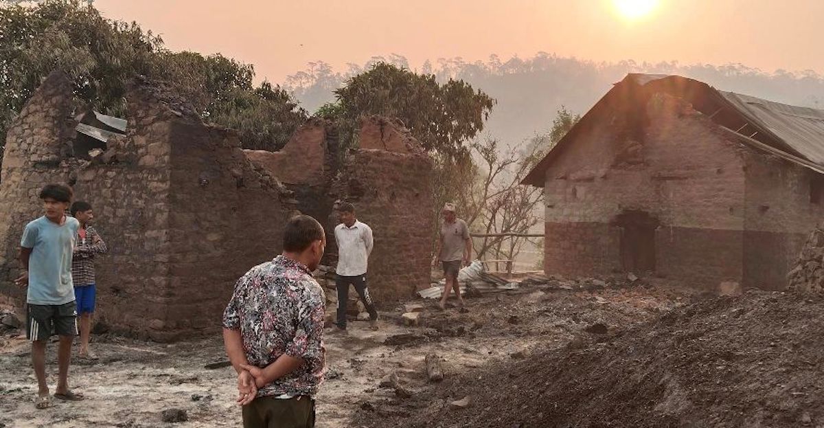 सुर्खेतको चौकुने-२ इँचला गाउँमा भएको आगलागी। तस्बिर : हरिचन्द्र भण्डारी