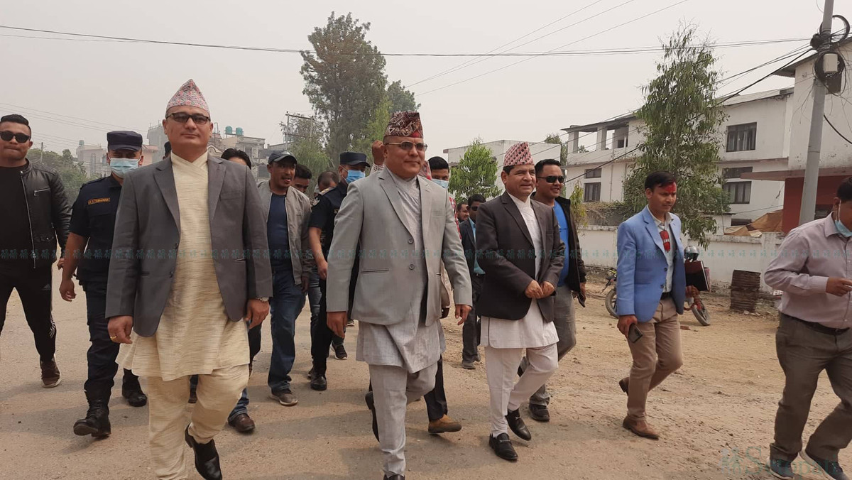 The three ministers return after submitting resignation.