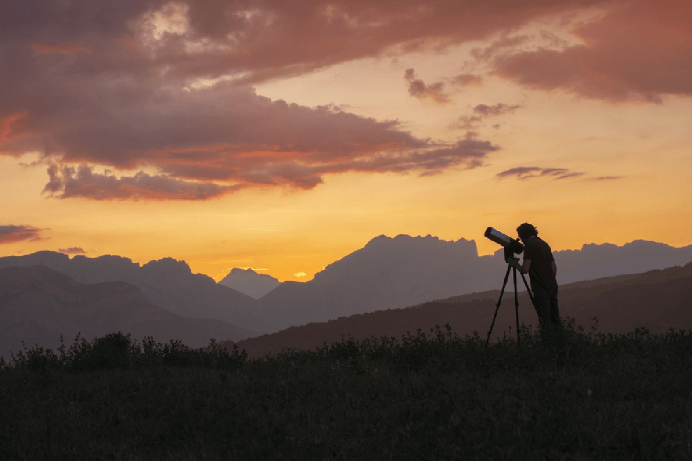 Amateur astronomers using good-quality off the shelf equipment contribute to our tracking of near-Earth objects (Unistellar)