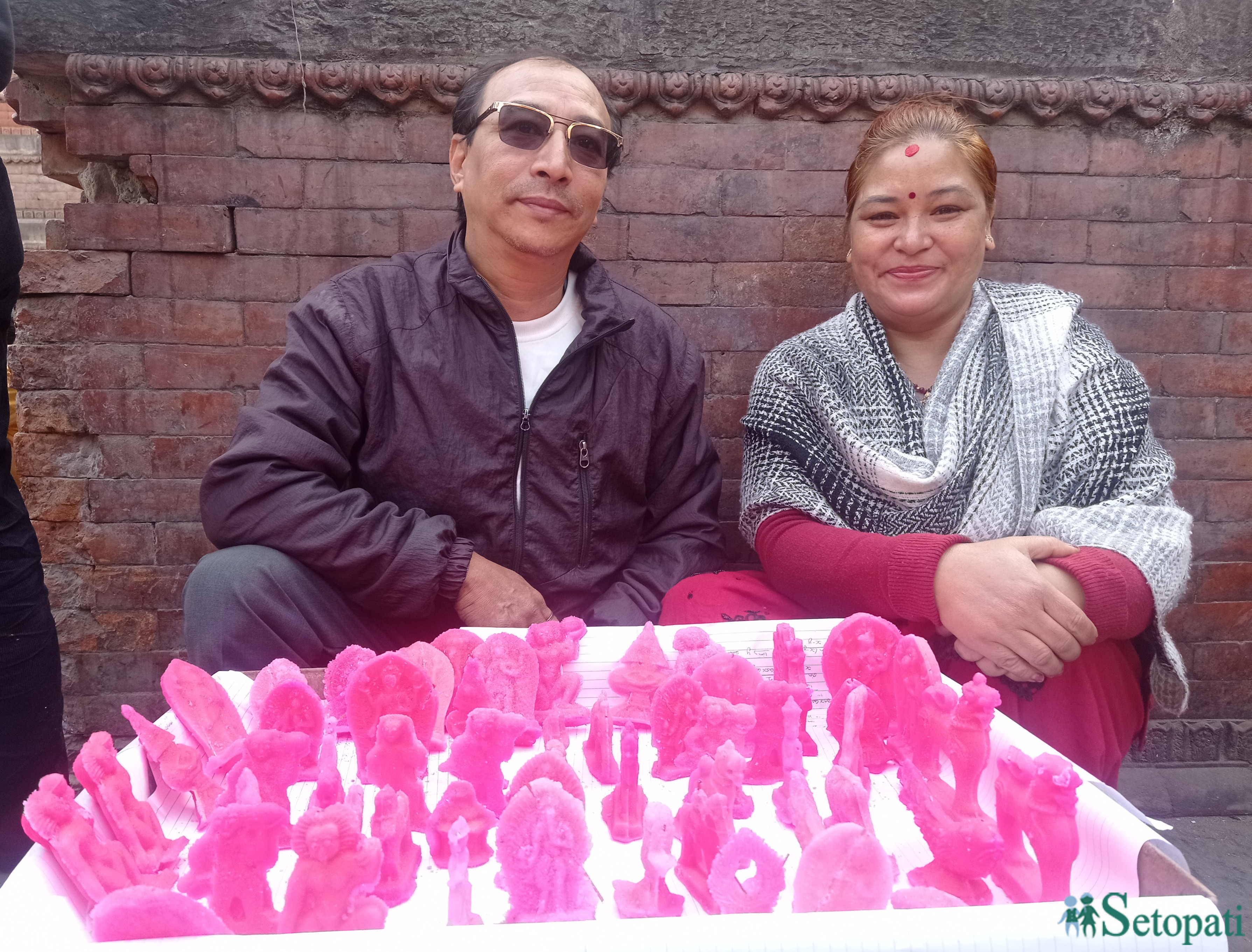 अमृत श्रेष्ठ र मेनुका श्रेष्ठ। तस्बिर: सेतोपाटी