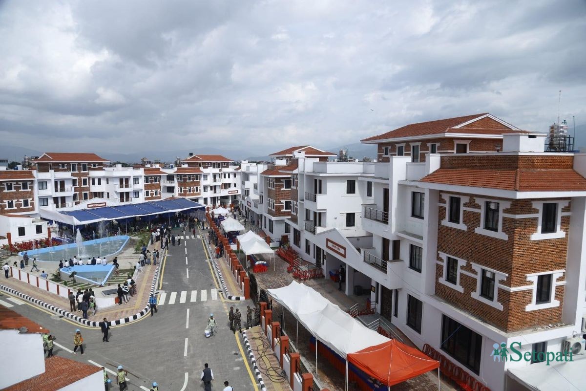 ललितपुरको सैंबुमा सात प्रदेशका प्रदेश प्रमुख र मुख्यमन्त्रीका लागि बनाइएको आवास। फाइल तस्बिर: सेतोपाटी।