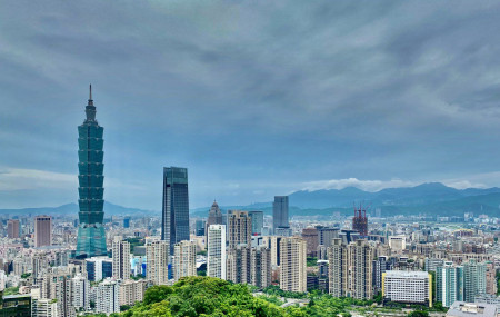 In Taipei, buildings block cooling breezes from flowing between mountain and sea.