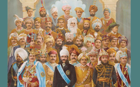 दिल्ली दरबार सभामा हिन्दुस्तानी राजा-रजौटासँग चन्द्र शमशेर (तल्लो लहरमा दायाँबाट दोस्रो)। तस्बिर सौजन्यः नेपाल कला परिषद