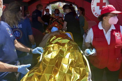 Survivors receive first aid after a rescue operation at the port in Kalamata town, about 240 kilometers southwest of Athens, on Wednesday, June 14, 2023. (AP/RSS Photo)