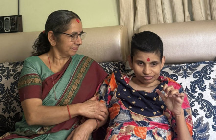 प्रदीप ज्ञवालीकी पत्नी सरस्वती र छोरी।