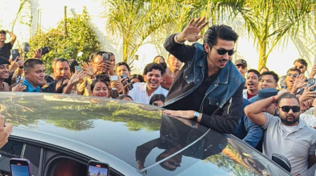 दर्शकमाझ अनमोल केसी