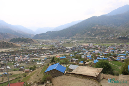 जुम्ला बजार र विमानस्थल। तस्बिर: दिपकजंग शाही/सेतोपाटी