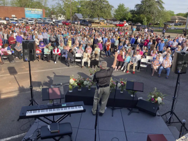 A pastor prays for shooting victims in Dadeville, Ala., at a vigil in the parking lot of First Baptist Church, Sunday, April 16, 2023. AP/RSS Photo