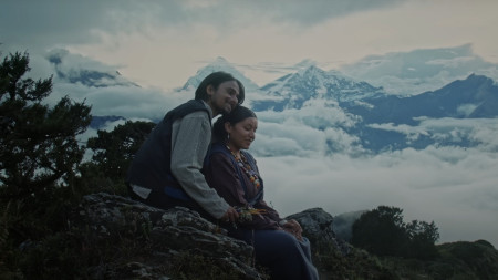 -भिडिओको दृश्यमा प्रकाश दुतराज र अञ्जली जिसी