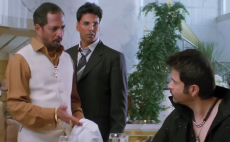 'वेलकम' को दृश्यमा कलाकारहरू।