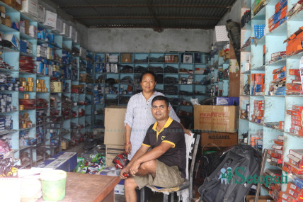 अरूण योगी र उनकी श्रीमती जुनु योगी। तस्बिरः नारायण खड्का/सेतोपाटी