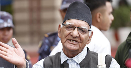 जनमोर्चा अध्यक्ष चित्रबहादुर केसी। फाइल तस्बिर।