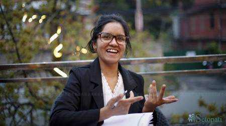 हुडलका सञ्चालक सुकृति कार्की। तस्बिरः नवीनबाबु गुरूङ/सेतोपाटी