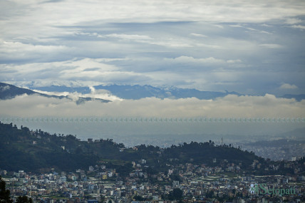 झरी थामिएपछि खुलेको काठमाडौंको आकाश। तस्बिर: नवीनबाबु गुरूङ/सेतोपाटी