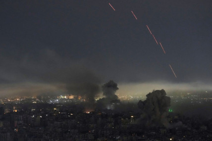 इसराइलले लेबननको बेरूतमा गरेको हमला। तस्बिरः रासस/एपी।