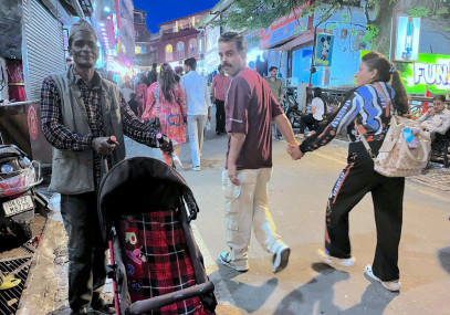 भारतको मसुरीमा काम गर्दै आएका कालिकोटका जगे नेपाली। तस्बिरः सुरेन्द्र फुयाल