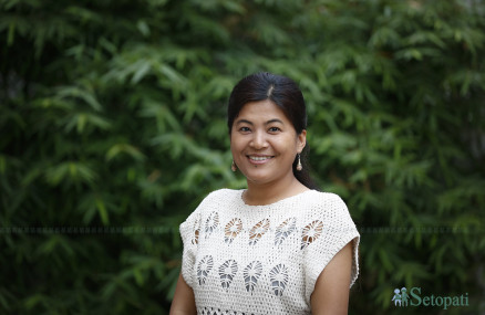 ज्या क्रोसेकी सञ्चालक निहारिका डंगोल। तस्बिरः नवीनबाबु गुरूङ/सेतोपाटी