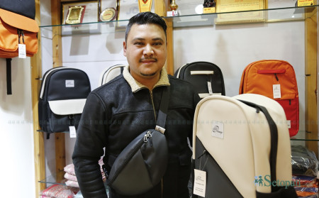 'पेरूंगो' का सञ्चालक रोनित बलामी। तस्बिरः नवीनबाबु गुरूङ/सेतोपाटी