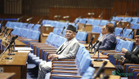 संसदमा बहुमत गुमाएको दिन माओवादी अध्यक्ष पुष्पकमल दाहाल। तस्बिर: नवीनबाबु गुरूङ/सेतोपाटी