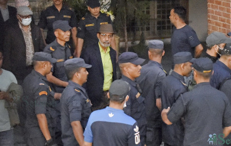 नेपाल र जेलसँग टेकनाथ रिजालको कति गहिरो नाता रह्यो भने, भुटानका विभिन्न जेलमा १० वर्ष बिताएर सन् १९९९ डिसेम्बर १७ मा रिहा भएका उनी नक्कली भुटानी शरणार्थी प्रकरणमा मुछिएर फेरि जेल परेका छन्।