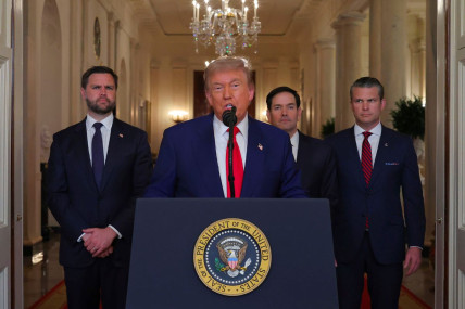 इरानका परमाणु परियोजनामा अमेरिकी हमलाबारे ह्वाइट हाउसमा ब्रिफिङ गर्दै ट्रम्प। तस्बिरः रासस/एएफपी।