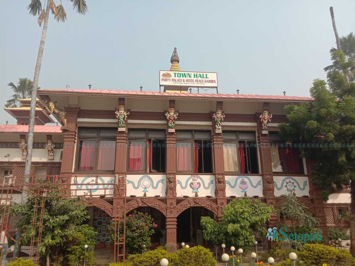 वीरगन्जको नगरसभा गृहमा बनेको टाउन हल