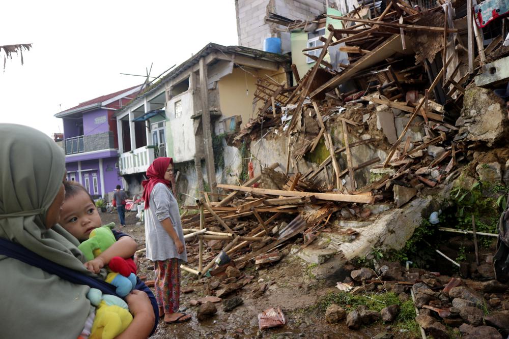 Residents inspect houses damaged by Monday's earthquake in Cianjur, West Java, Indonesia Tuesday, Nov 22, 2022. (AP/RSS Photo)