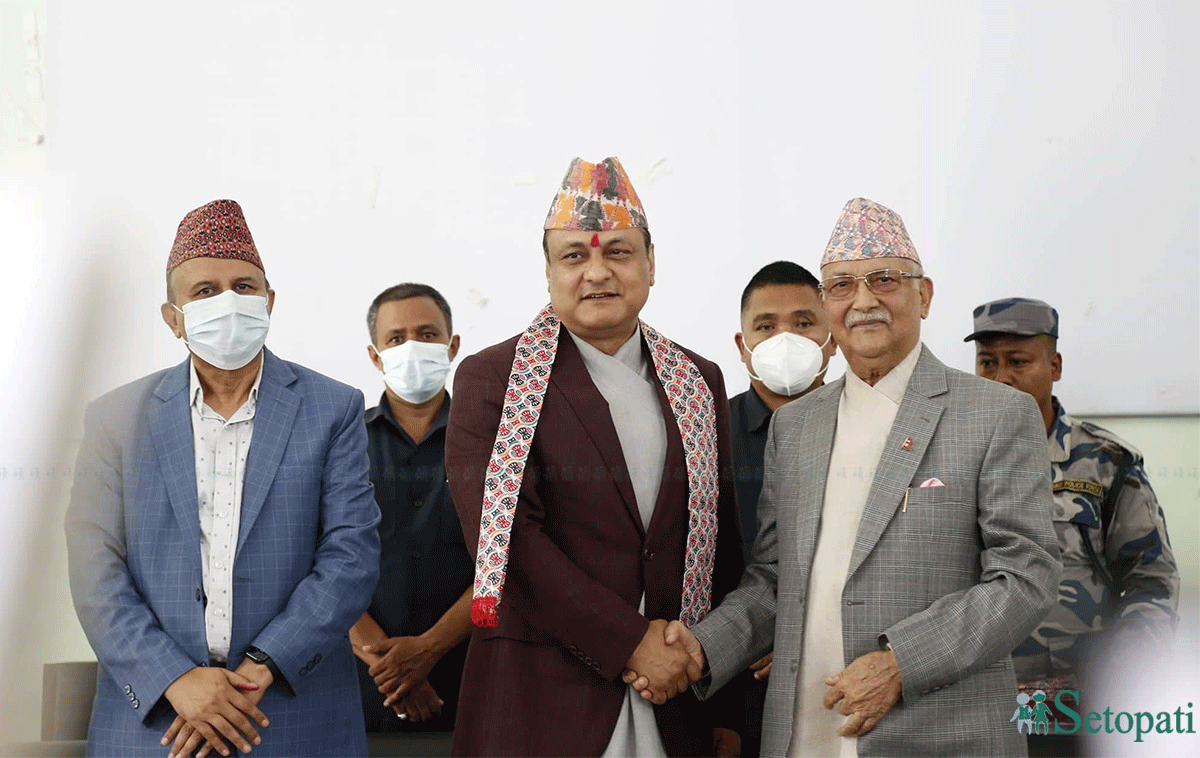 UML Chairman Oli (R) welcomes Khanal (C) into UML.