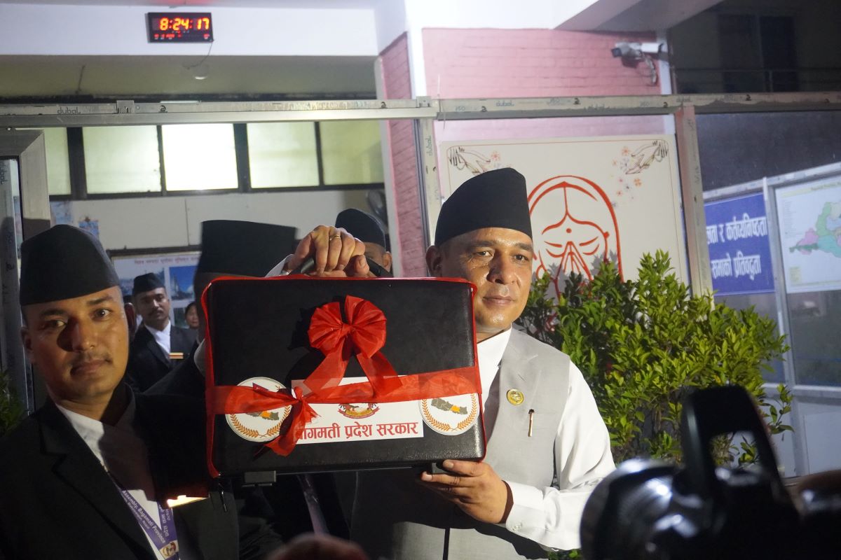 तस्बिरः रासस