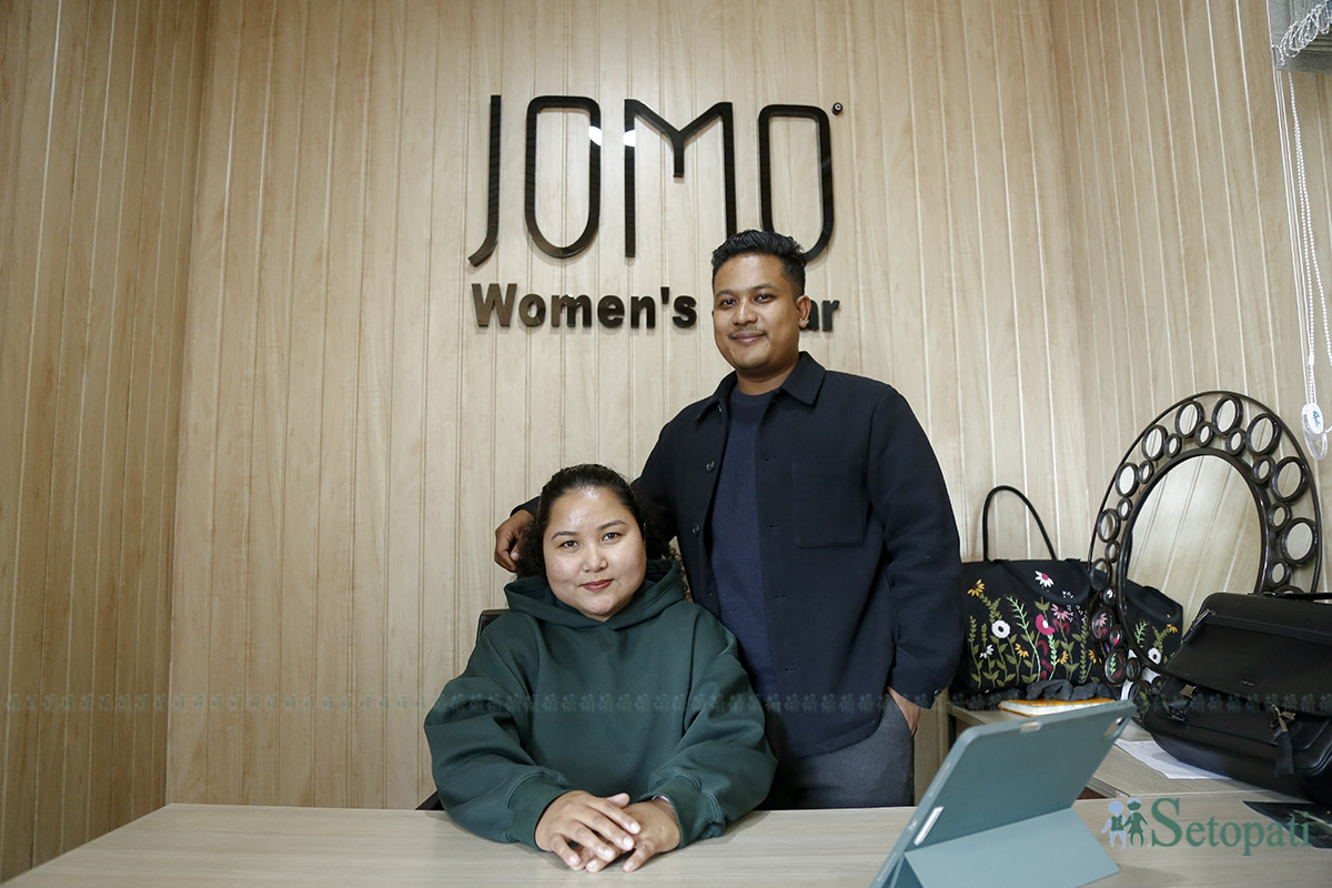 निशा बोहोरा र अजय उदास। तस्बिरः नवीनबाबु गुरूङ/सेतोपाटी