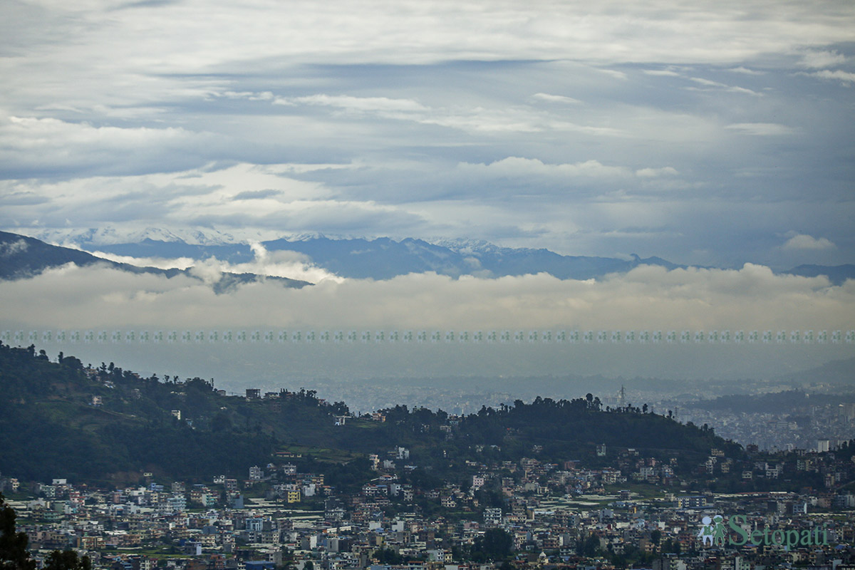 झरी थामिएपछि खुलेको काठमाडौंको आकाश। तस्बिर: नवीनबाबु गुरूङ/सेतोपाटी