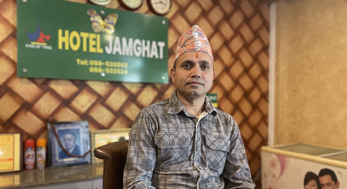 जमघट होटलका सञ्चालक लोकनाथ भट्ट उर्फ कृष्ण।