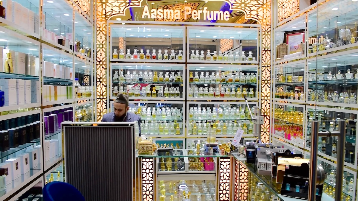 पीर मोहम्मद आफ्नो पसलमा।