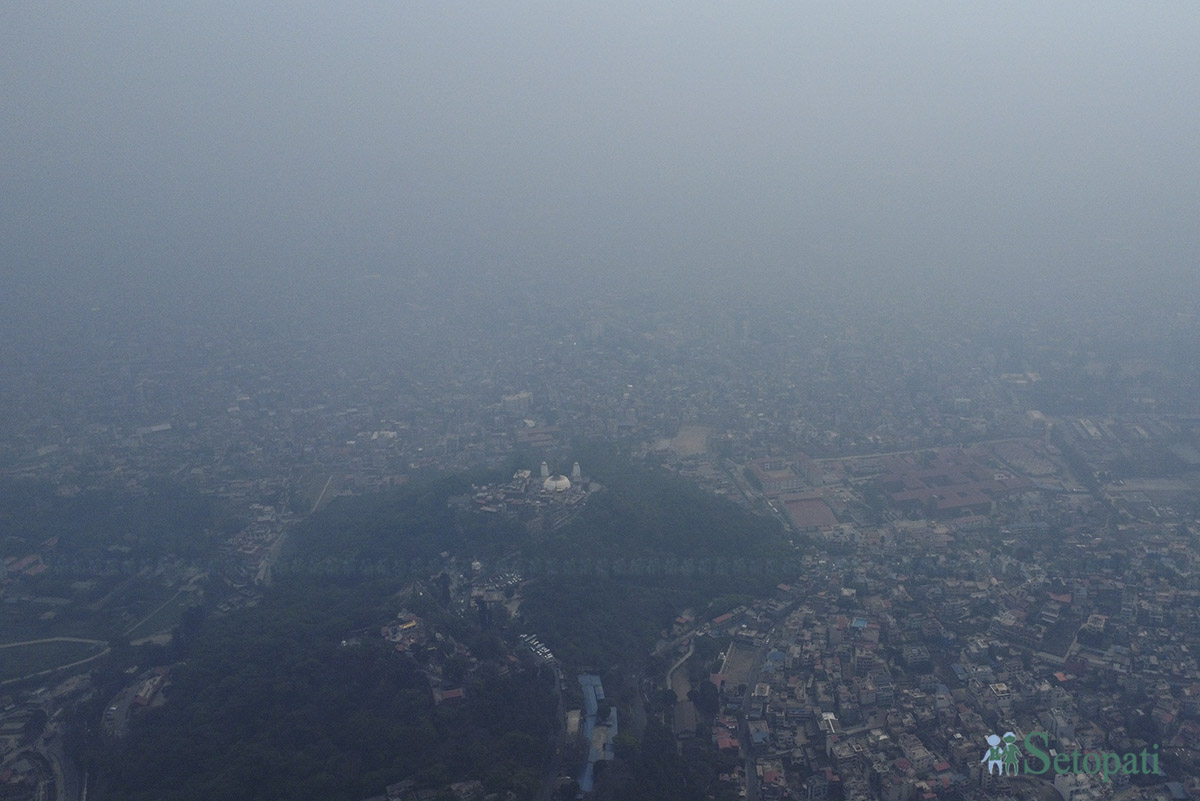 तुवाँलोले ढाकेको काठमाडौं। तस्बिर: नवीनबाबु गुरूङ।