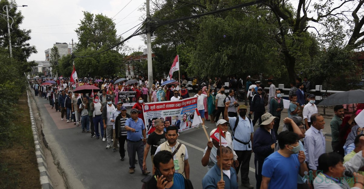 काठमाडौंमा प्रदर्शन गर्न आएका सहकारी पीडितहरू। फाइल तस्बिर।