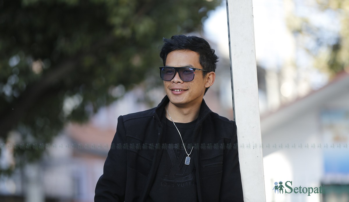 गायक उर्गेन दोङ। तस्बिरः नवीनबाबु गुरूङ/सेतोपाटी